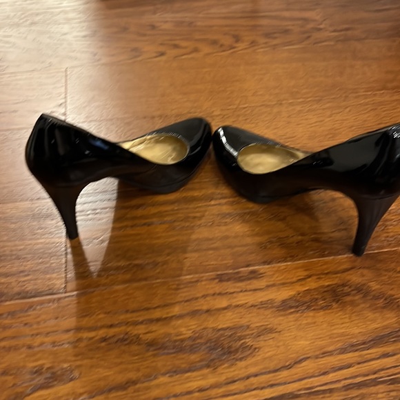 Guess black patent leather pumps - Picture 5 of 6